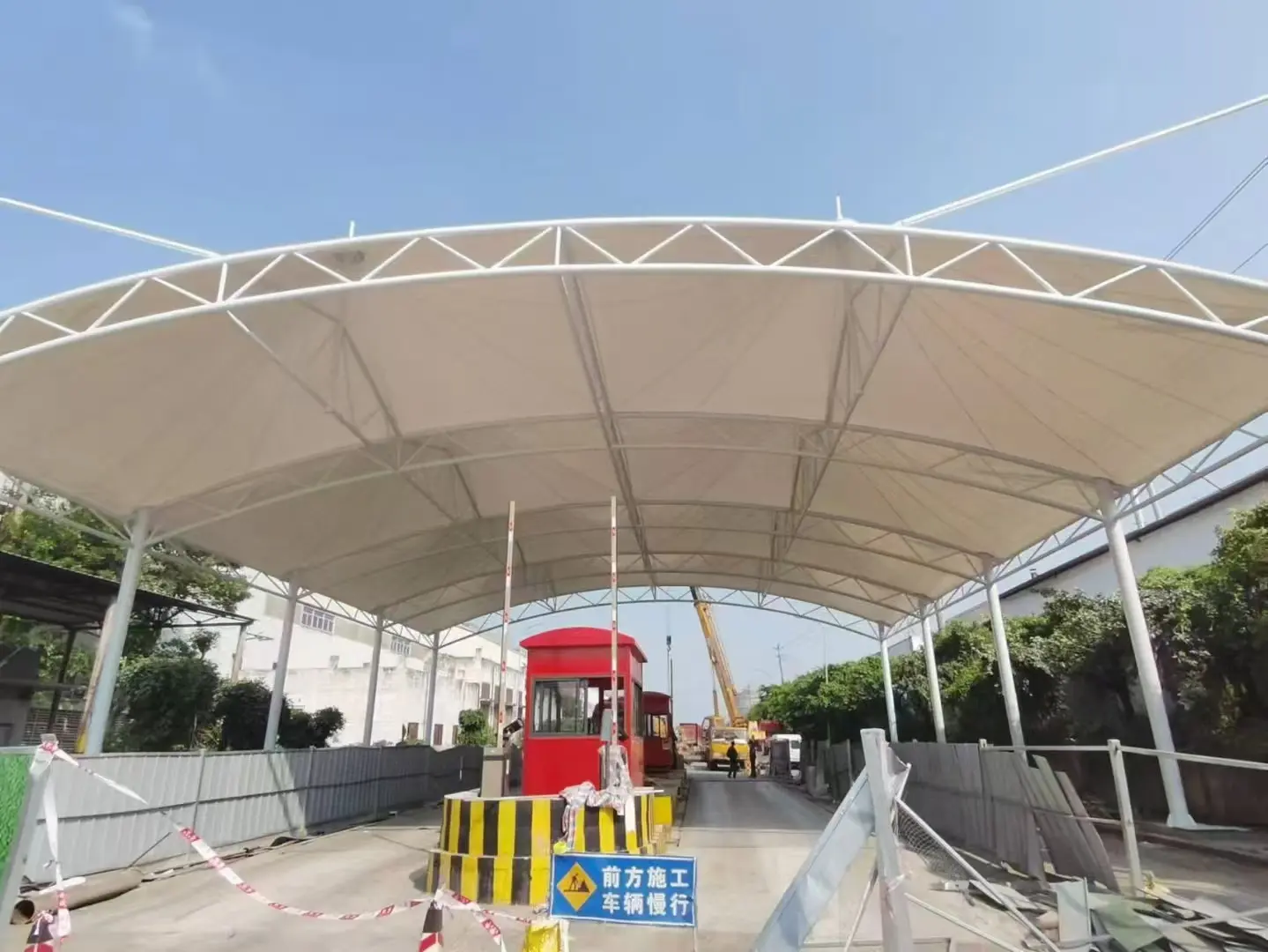 【贵州盘州雨棚】怎么选择【源头工厂】：解决雨棚建造盲目选择的选型标准
